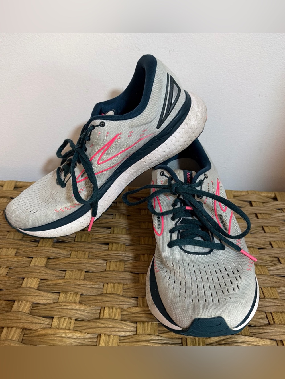 Brooks Glycerin 18 Women’s Size 11 Gray Green Athletic Running Shoes Sneakers